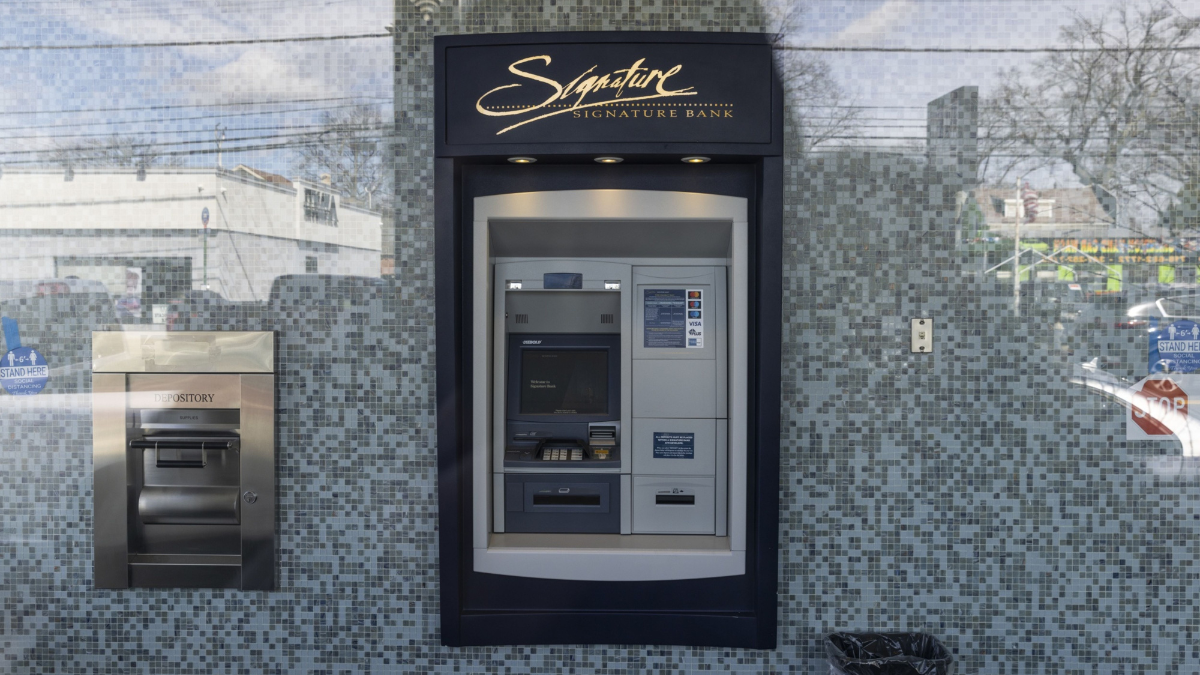 'Old-School' Signature Bank Collapsed After Its Big Crypto Leap